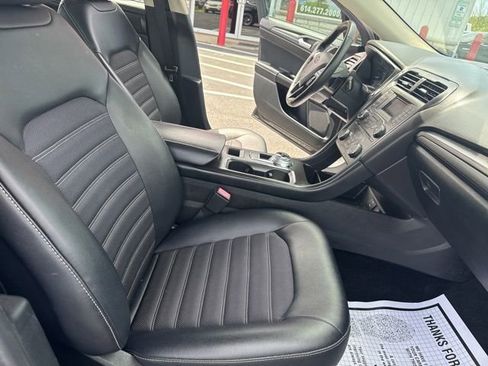 Used 2018 Ford Fusion SE w/ Equipment Group 201A FWD image 12