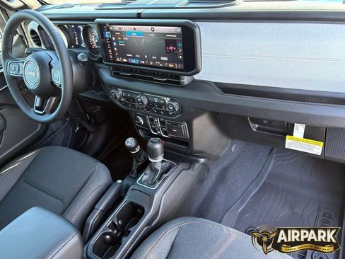 New 2025 Jeep Gladiator Sport AWD/4WD image 11