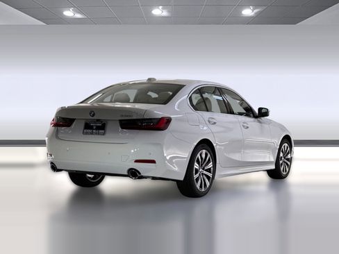 Used 2026 BMW 330i Sedan w/ Premium Package image 9