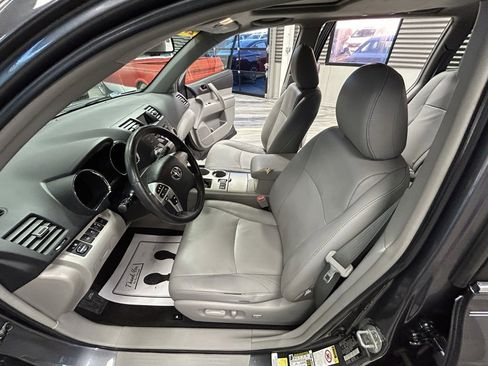 Used 2011 Toyota Highlander SE image 50