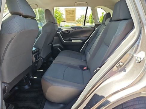Used 2022 Toyota RAV4 LE image 19