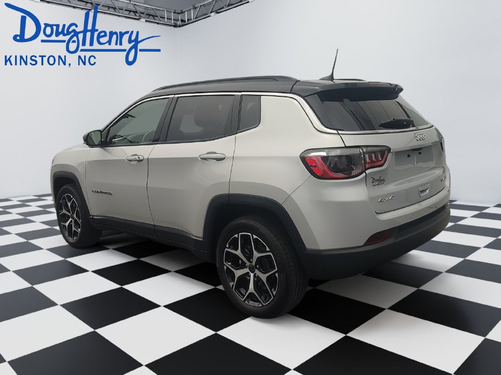 Used 2025 Jeep Compass Limited AWD/4WD image 3