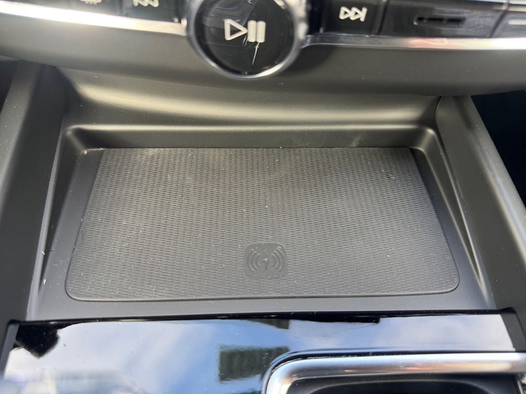 New 2027 Volvo XC60 B5 Plus AWD/4WD image 18