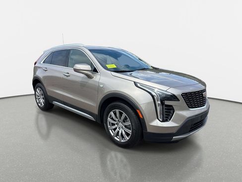 Used 2022 Cadillac XT4 Premium Luxury w/ Enhanced Visibility Package FWD image 2