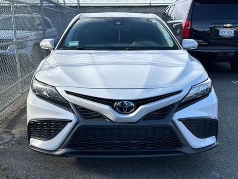 Used 2023 Toyota Camry SE FWD image 3