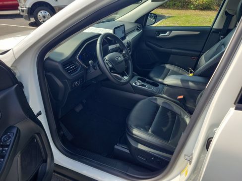 Used 2022 Ford Escape SEL w/ Technology Package FWD image 16