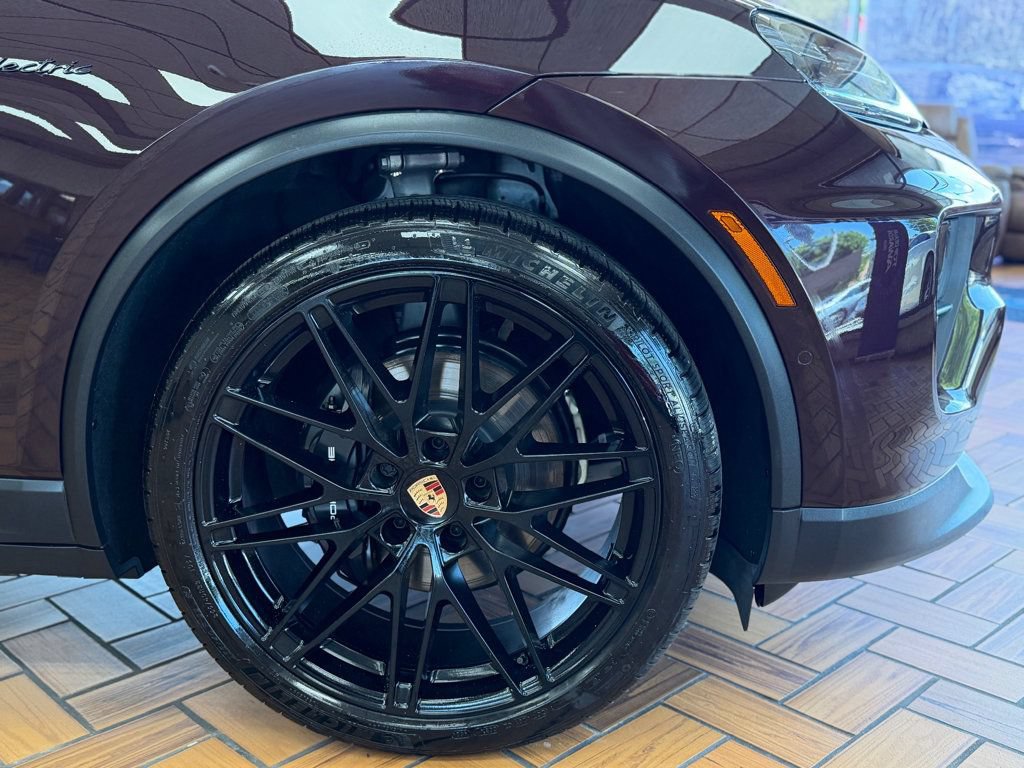 Used 2025 Porsche Macan Electric RWD image 12
