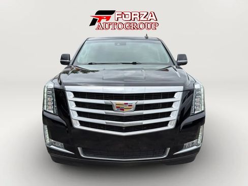 Used 2018 Cadillac Escalade Luxury RWD image 3