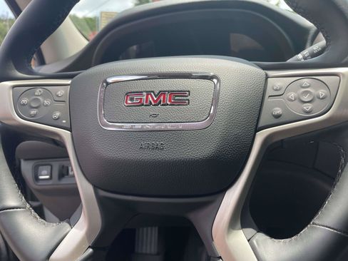 Used 2023 GMC Acadia Denali w/ Denali Ultimate Package FWD image 18