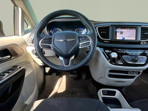 Used 2023 Chrysler Voyager LX FWD image 17