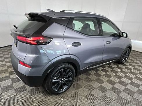 Used 2022 Chevrolet Bolt EUV Premier w/ Launch Edition FWD image 3