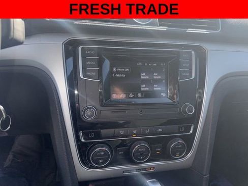 Used 2017 Volkswagen Passat 1.8T S FWD image 10