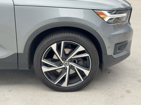 Used 2019 Volvo XC40 T5 R-Design image 12