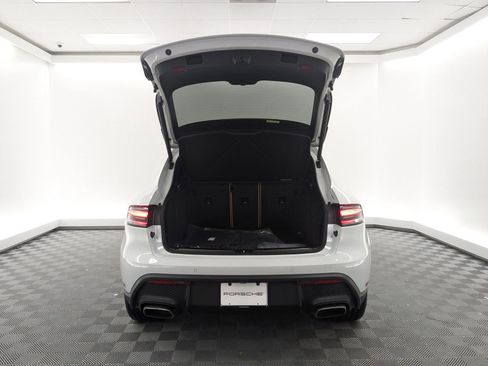 New 2026 Porsche Macan image 23