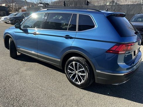 Used 2020 Volkswagen Tiguan SE w/ Panoramic Sunroof Package image 3