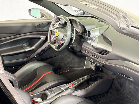 Used 2021 Ferrari F8 Tributo image 30
