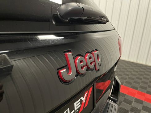 Used 2020 Jeep Grand Cherokee Trailhawk image 18