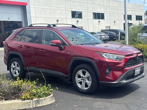 Used 2021 Toyota RAV4 XLE FWD image 1