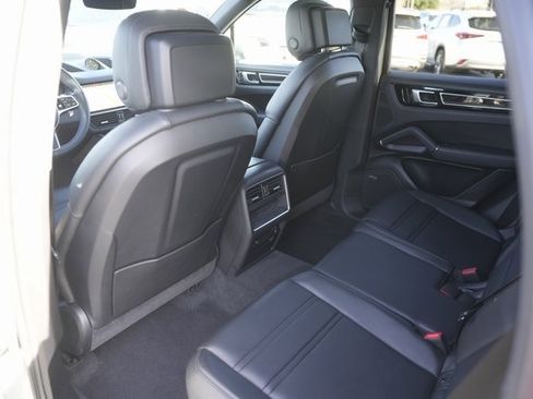 Used 2021 Porsche Cayenne image 12