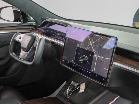 Used 2021 Tesla Model S Plaid image 24