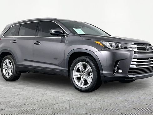 Used 2019 Toyota Highlander Limited FWD image 3