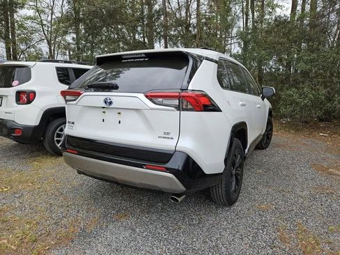 Used 2023 Toyota RAV4 SE w/ Convenience Package image 7