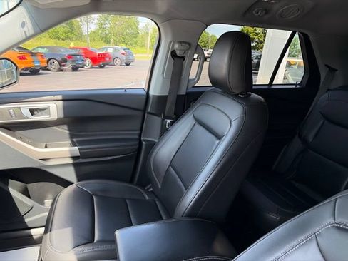 Used 2023 Ford Explorer XLT w/ Equipment Group 202A AWD/4WD image 10