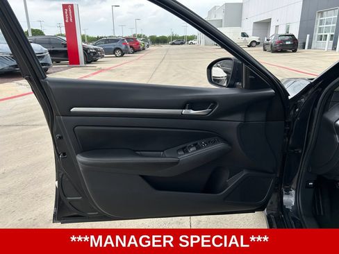 Used 2022 Nissan Altima 2.5 SV FWD image 11