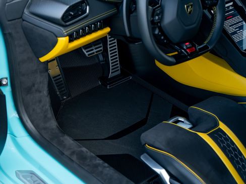 Used 2023 Lamborghini Huracan Tecnica RWD image 21