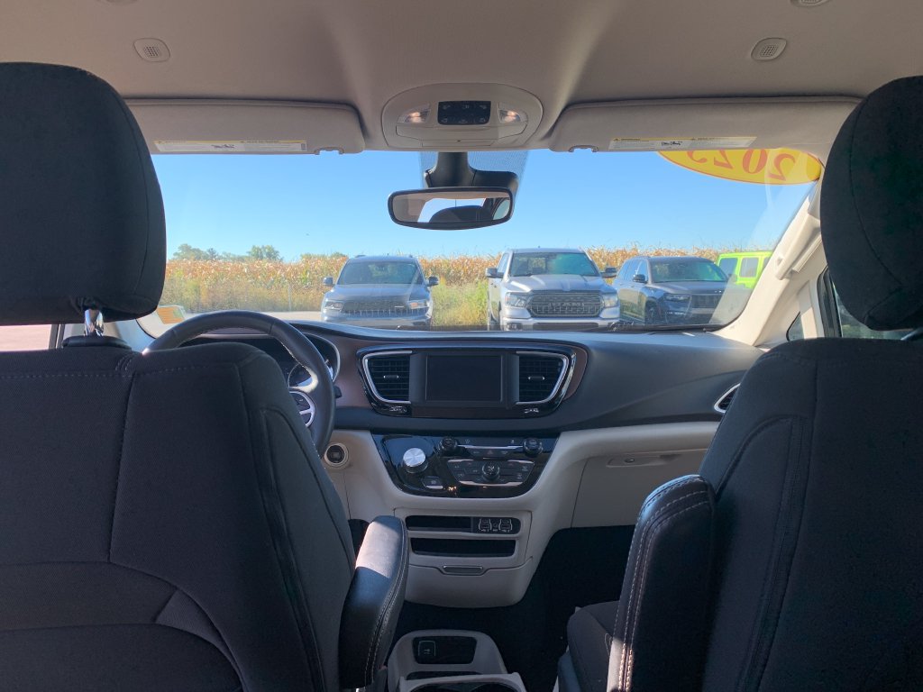 Used 2023 Chrysler Voyager LX FWD image 21