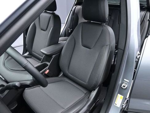 Certified 2024 Buick Encore GX Preferred w/ Comfort Package FWD image 11