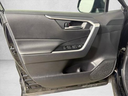 Used 2025 Toyota RAV4 XLE FWD image 10