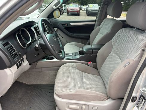 Used 2007 Toyota 4Runner SR5 AWD/4WD image 10