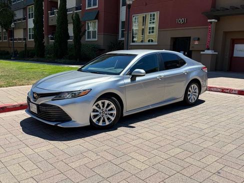Used 2019 Toyota Camry LE w/ Carpet Mat Package FWD image 2