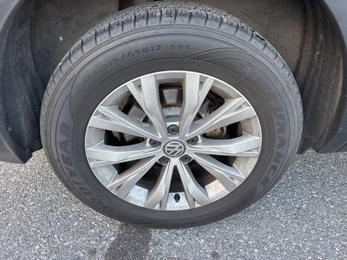 Used 2018 Volkswagen Tiguan S image 25