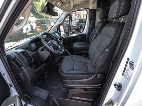 Used 2025 RAM ProMaster 2500 w/ U-Haul Equipment Group FWD image 17
