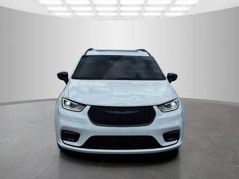 Certified 2025 Chrysler Pacifica Limited FWD image 2