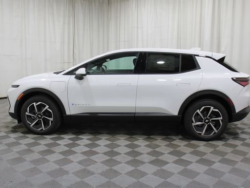 New 2026 Chevrolet Equinox EV LT image 33