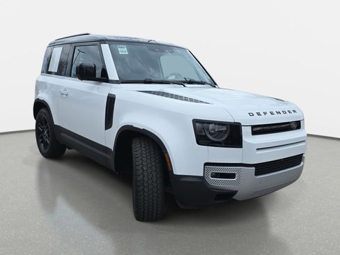 Used 2025 Land Rover Defender 90 S image 3