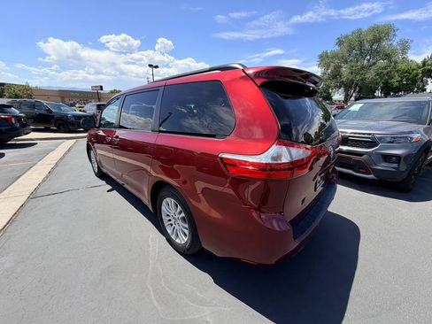 Used 2015 Toyota Sienna XLE w/ Entertainment Package FWD image 6