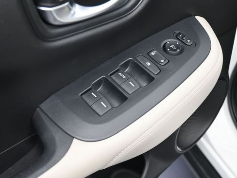 Used 2023 Honda HR-V LX image 16