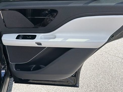 New 2026 Lincoln Aviator 2WD w/ Jet Appearance Package image 17