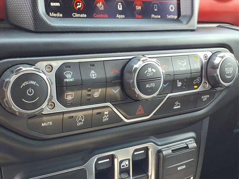 Used 2023 Jeep Gladiator Rubicon w/ Cold Weather Group AWD/4WD image 7