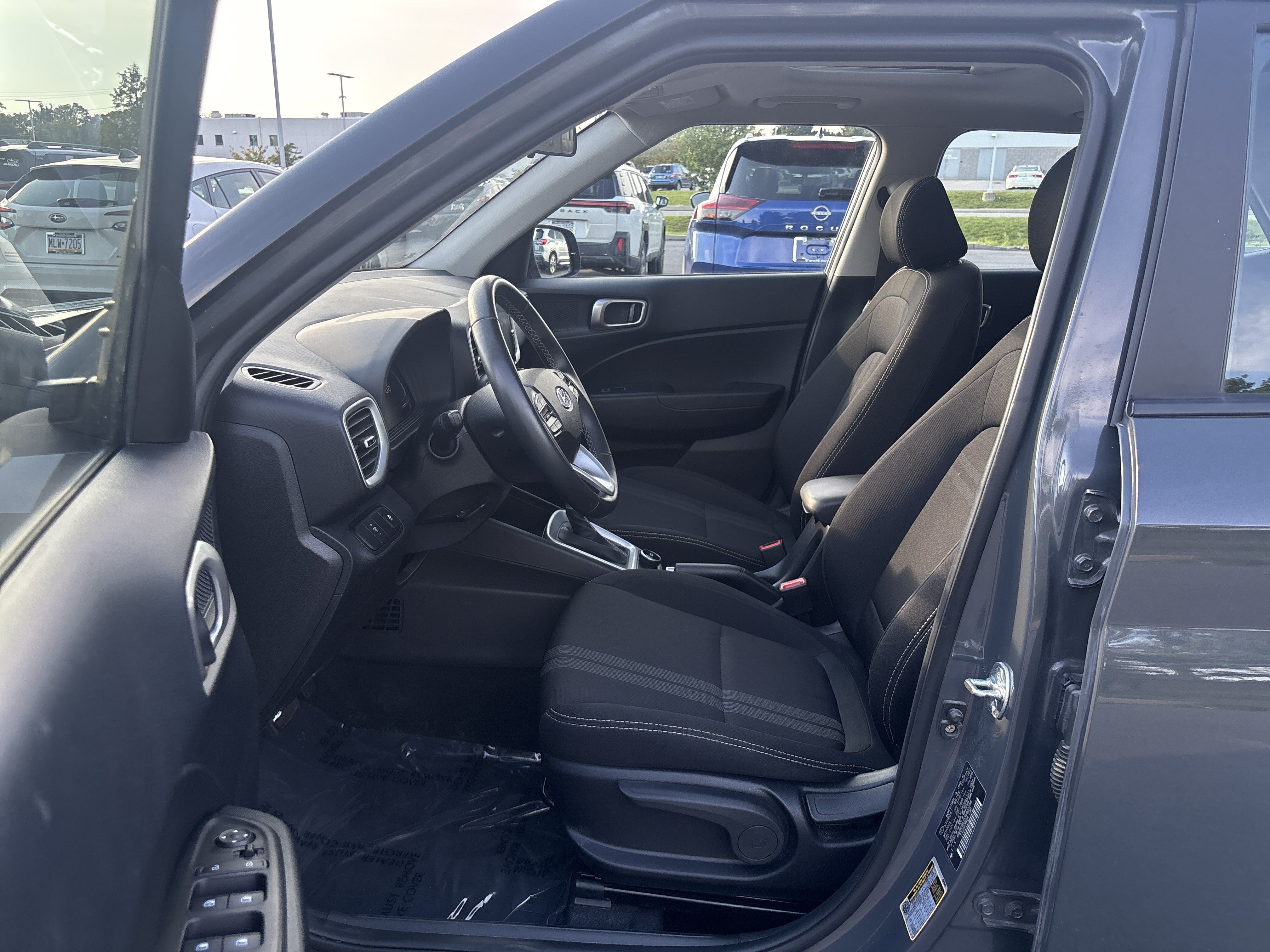 Used 2025 Hyundai Venue SEL FWD image 31