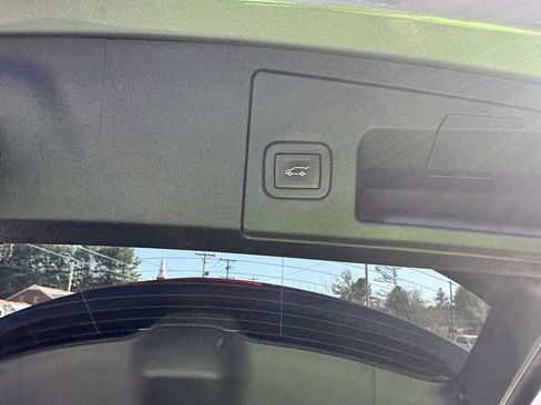 Used 2023 Cadillac XT4 Premium Luxury image 15