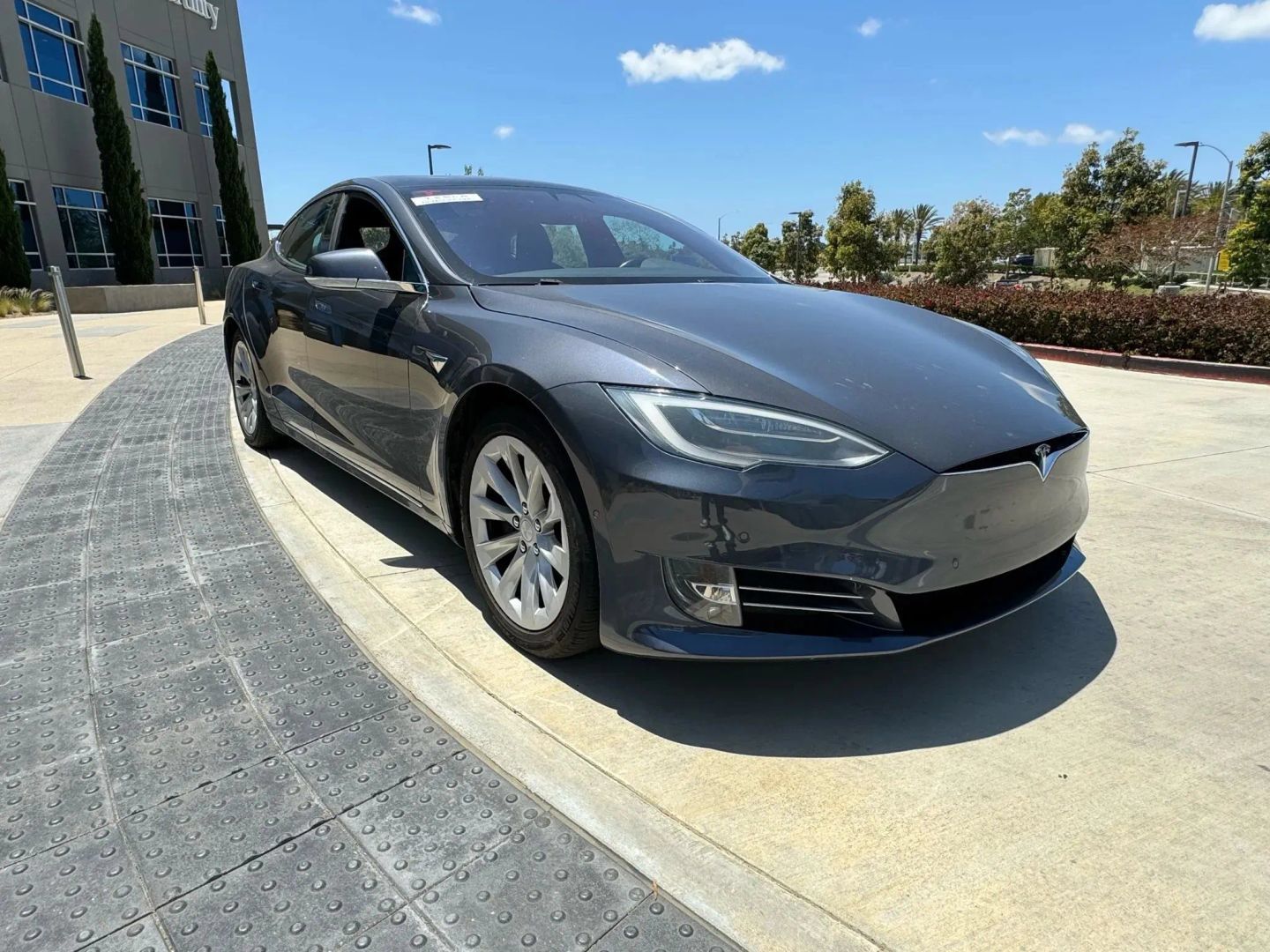 Used 2017 Tesla Model S 75 RWD image 3