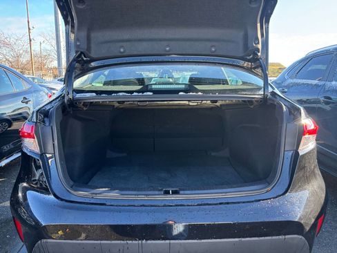 Used 2025 Toyota Corolla LE image 27