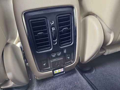 Used 2016 Jeep Grand Cherokee Limited w/ Luxury Group II image 21