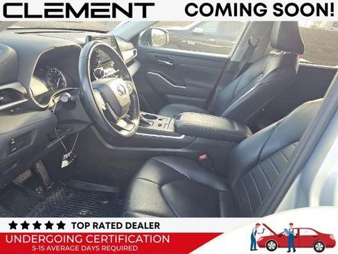 Used 2022 Toyota Highlander XLE image 3