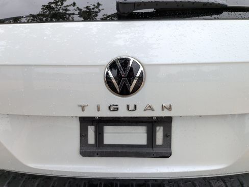 Used 2023 Volkswagen Tiguan SE R-Line FWD image 26